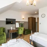 Nordowi Dwor - Sauna, Fitness, Kawa Z Ekspresu - 24h, Tradycyjne Sniadania 4* Celbowo