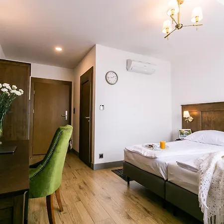 Nordowi Dwor - Sauna, Fitness, Kawa Z Ekspresu - 24h, Tradycyjne Sniadania 4* Celbowo